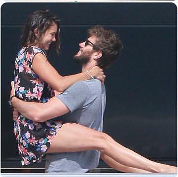 TVDchoices's tweet photo. RT for Weskin // FAV for Stobrev http://t.co/ASXUZBE94q