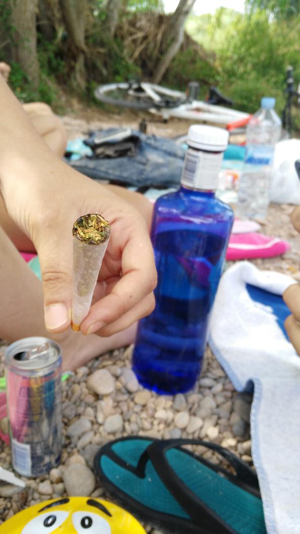 LydiaMayorSW's tweet image. Penas a pares,porros de cuatro en cuatro.