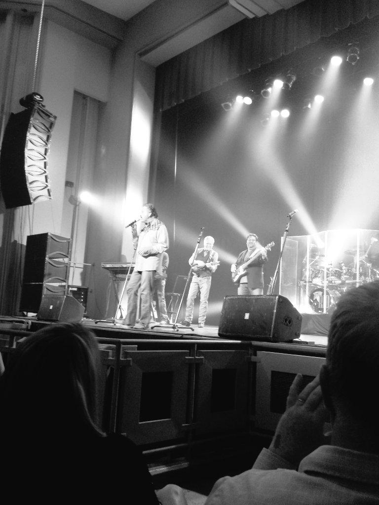 roadwy75's tweet photo. Great time at Diamond Rio, Thanks @spectrumaeromed @deanatch @ http://t.co/f8B7DPxxof
