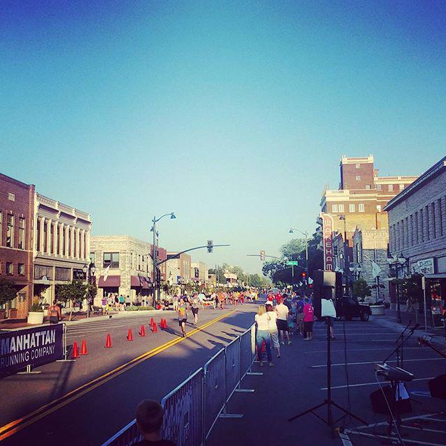 FitCalENGLISH's tweet photo. @reddirtrunning posted Summer time is run time. #runit #running http://t.co/5qEQP8kDaD