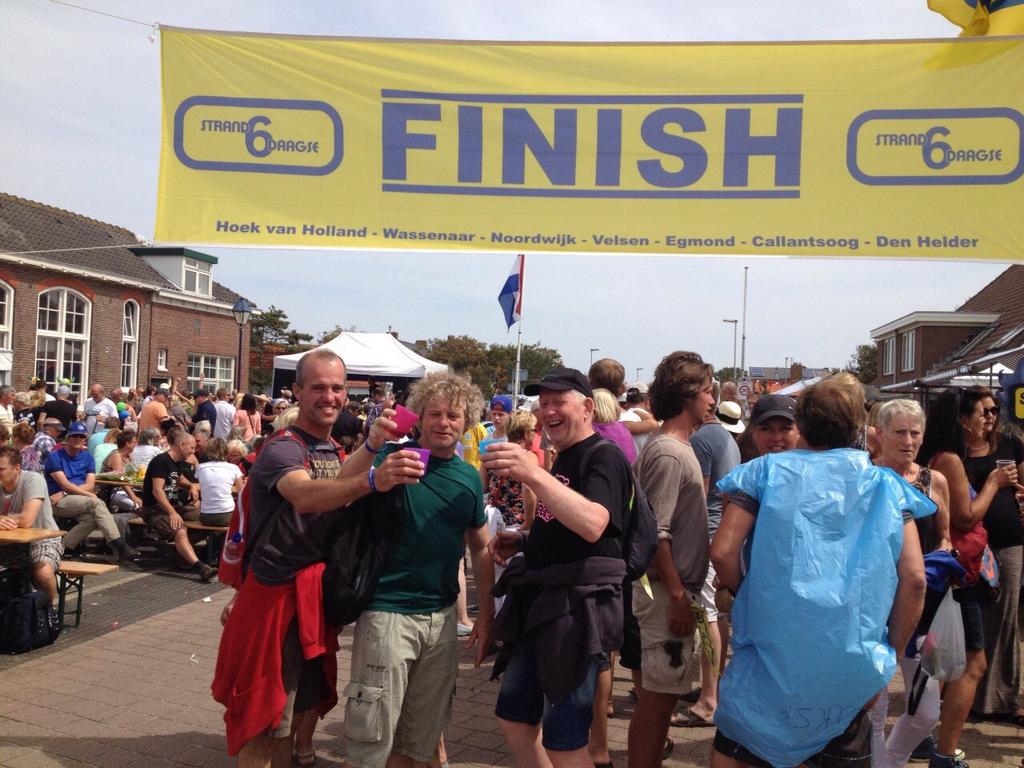 De mannen hebben het gehaald ! :-) #strand6daagse