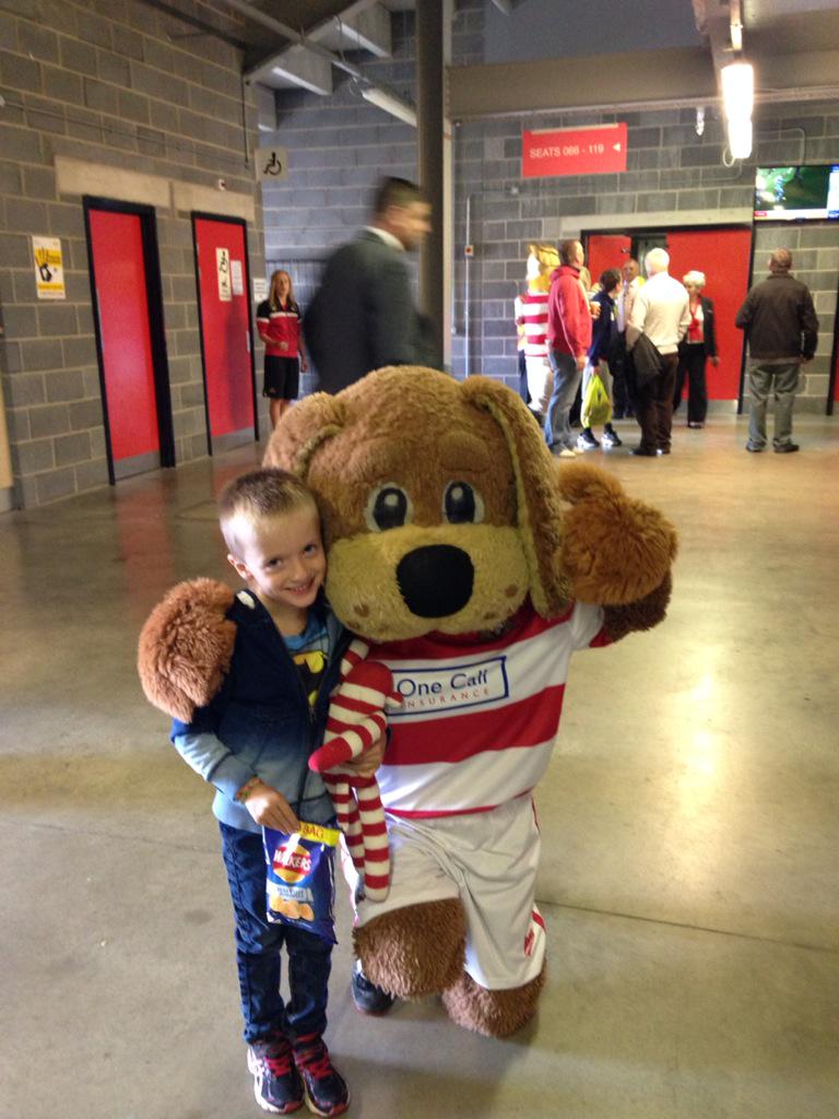 PartyMonkey2014's tweet photo. The littlest human and me came across this very large dog card Donny http://t.co/HKqjcZraPn