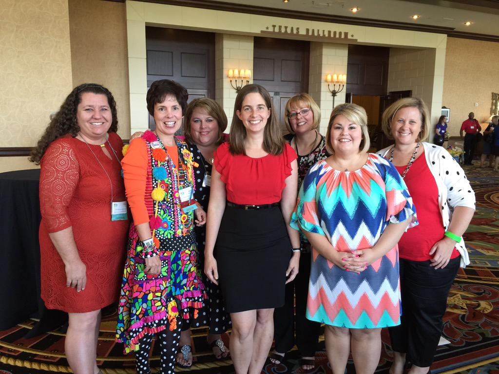 SimplyKinder's tweet photo. Waiting to meet Laura Bush! #fssplash15 @PreKPages @kreativekinder @EducatorsSpin @LMKindergarten @KweezleQueen http://t.co/G15KTQZxT7