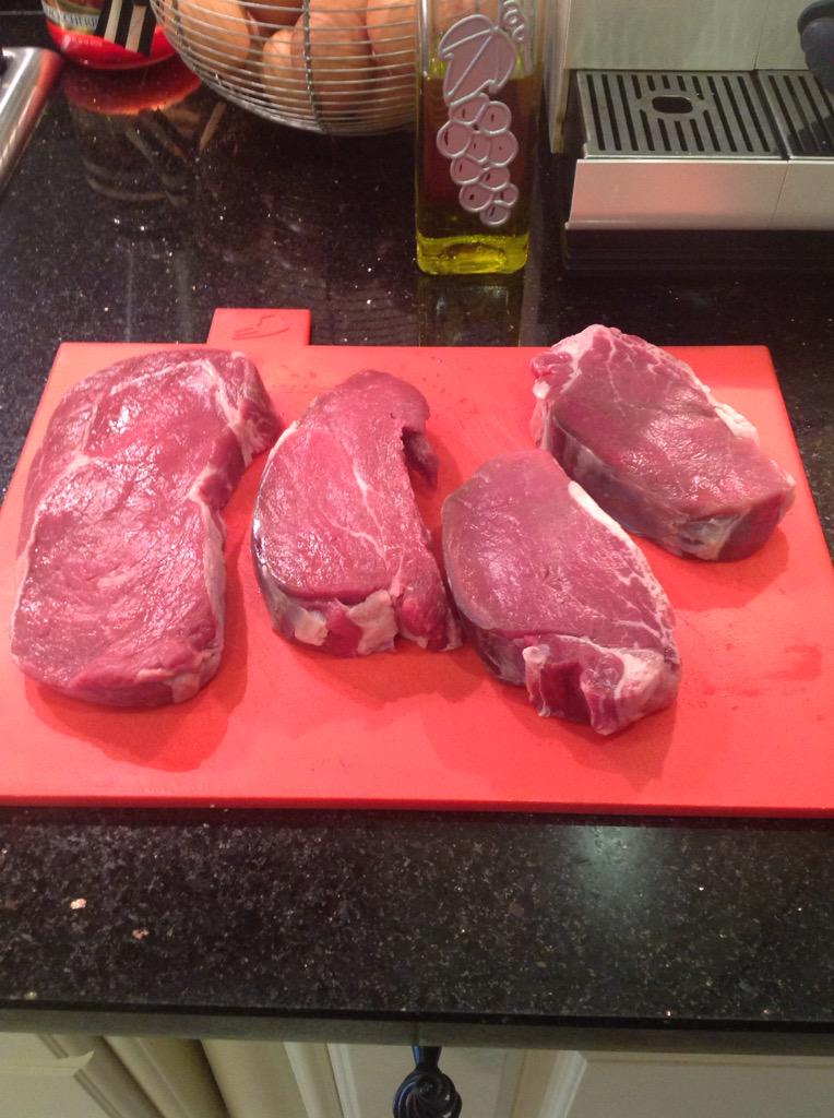 Saturday night means one thing.... Steak night. Thanks <a href="/plattsbutchers/">K & S PLATT</a> these are going to be ace.