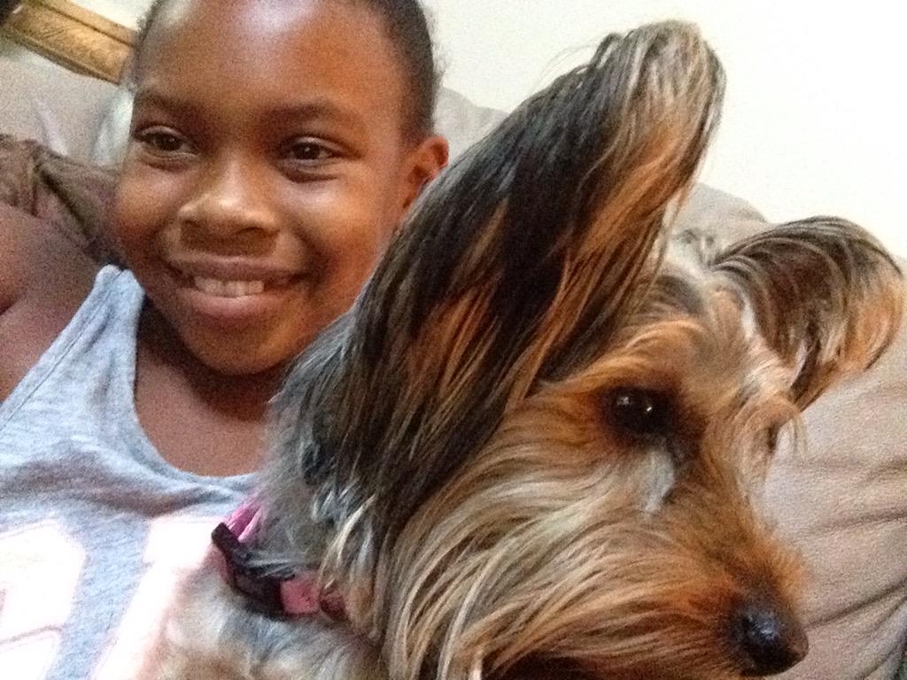 bestateverthing's tweet photo. My girl always protecting me http://t.co/m1Fnq5hJip