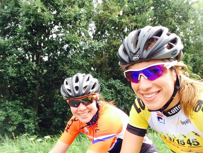LaurinevRiessen's tweet photo. Old school fietsritje met @roxannevhemert http://t.co/FQN93pSinr