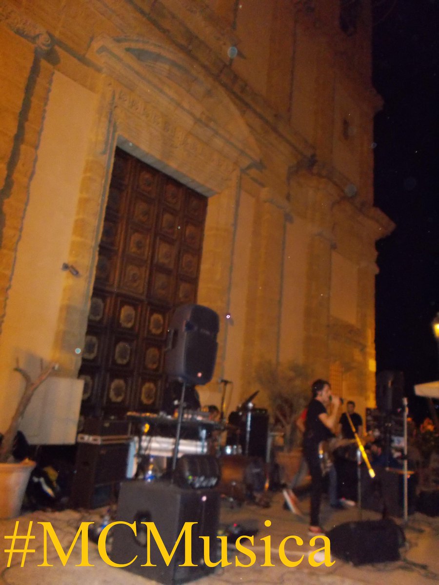 CMMusicaBlog's tweet photo. Deve essere davvero crudo e soffocante questo video degli UltraviXen. #MCMusica @redazioneRockit @MicheleTassinar http://t.co/9Dn0sXWRMc