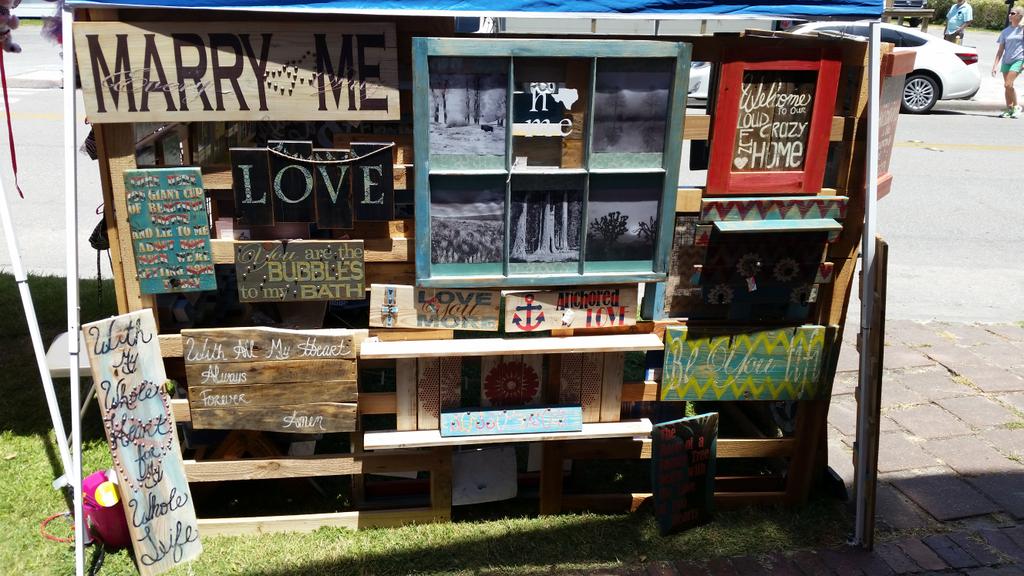 ReclaimCountry's tweet photo. #oldtownSpring  #elsa  #rusticdecor #weddinggift #jewelryholder #uniqueframe #texasflag #dogboutique #familyfun http://t.co/0DKUDM4iYR