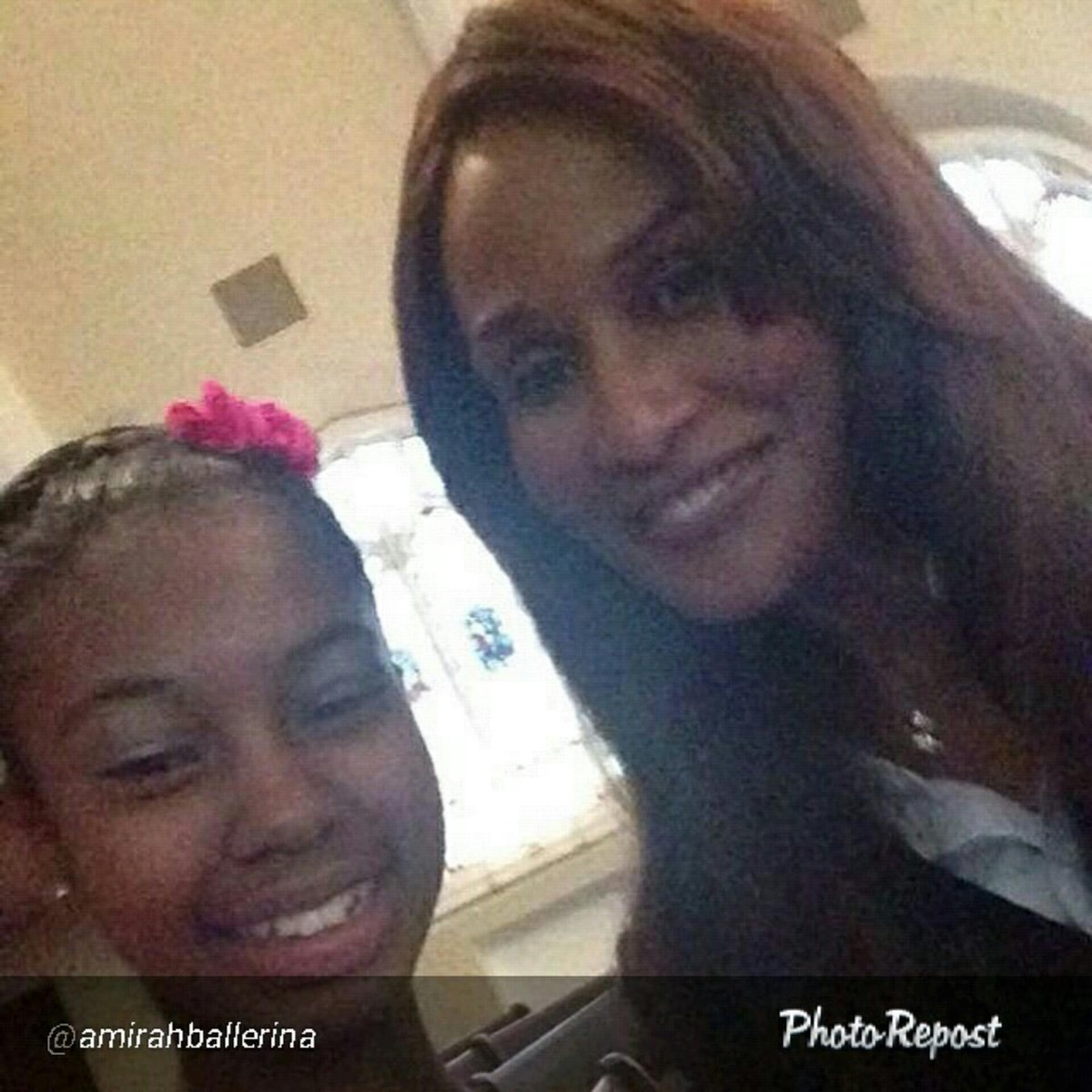BeverlyJohnson1's tweet photo. Throwback seeing my beautiful Aunt Beverly in May. Can't wait 2 see u at book signing in September! #ThinkBeautyTips http://t.co/f9H9rJDQLV