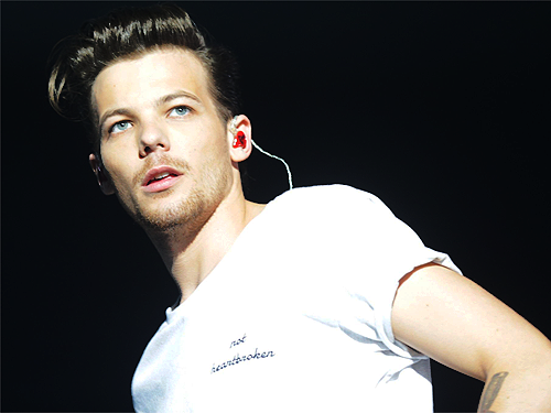 AreNotFriends's tweet photo. Indianapolis, 7/31 #LouisTomlinson #OTRAIndianapolis #OneDirection http://t.co/oHygRjwxDl