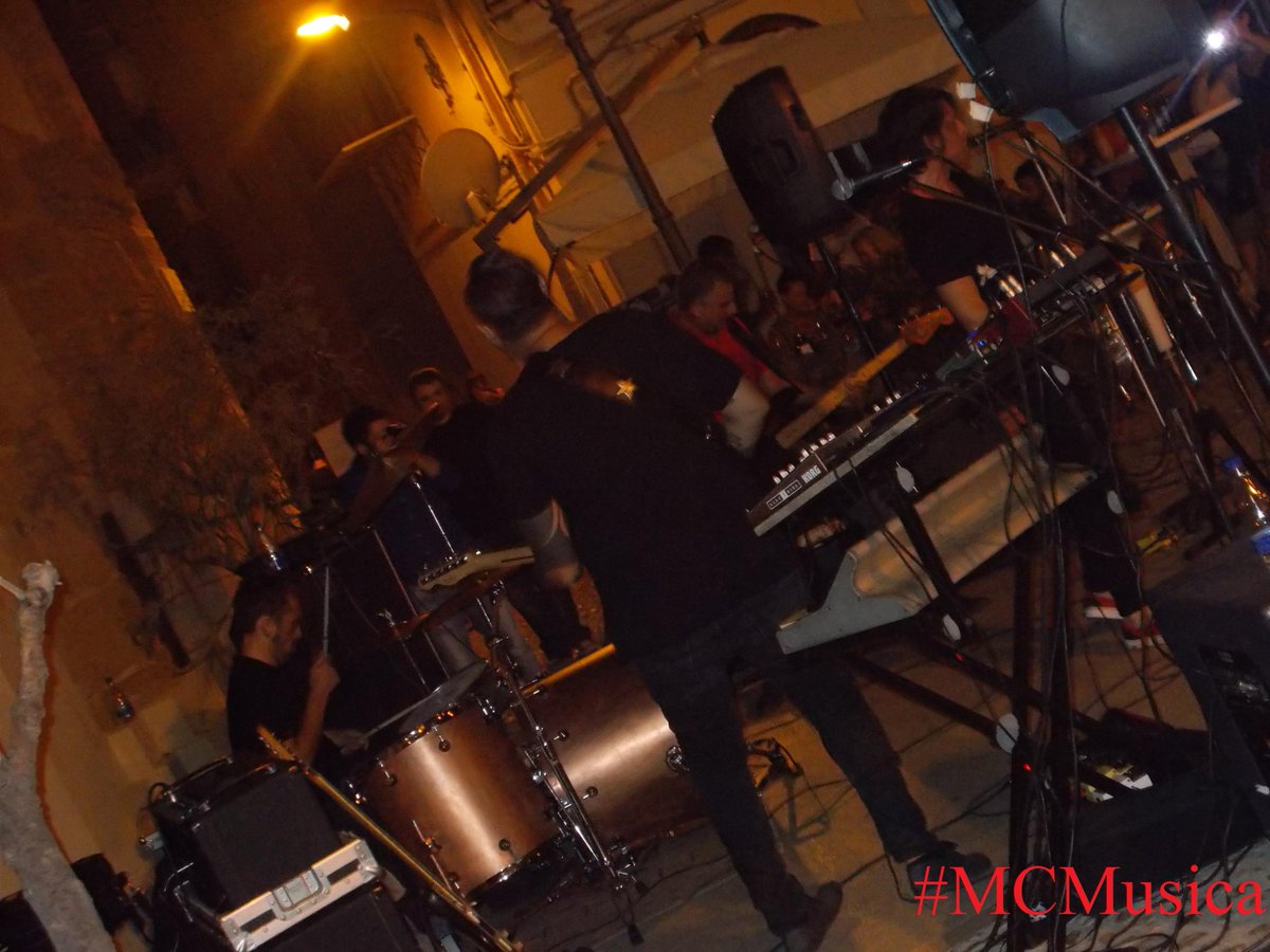 CMMusicaBlog's tweet photo. Grazie per questa recensione di Ruv Russ' degli UltraviXen. #MCMusica #CMRockIt @GianniniRoberto @MetrodoraNews http://t.co/VRtGujNyBM