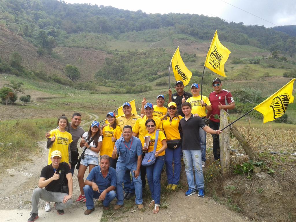 mayralinares's tweet photo. #1Agosto recorriendo comunidades agricolas #Sicoque enEscuque los candidatos del cambio @jeaguilarv @emiliofajardol http://t.co/N4ICLJ89EY