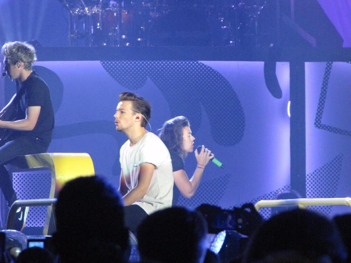 AreNotFriends's tweet photo. Indianapolis, 7/31 #LarryStylinson #LarryIsReal #OTRAIndianapolis #LoveWins http://t.co/jRcGp03XLm