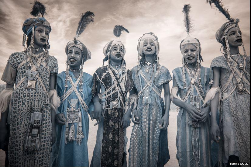 Племя оранг малайзия. Африканское племя зулусы. Зулусы народ африки. Племена новой гвинеи. Племя мумбо юмбо.