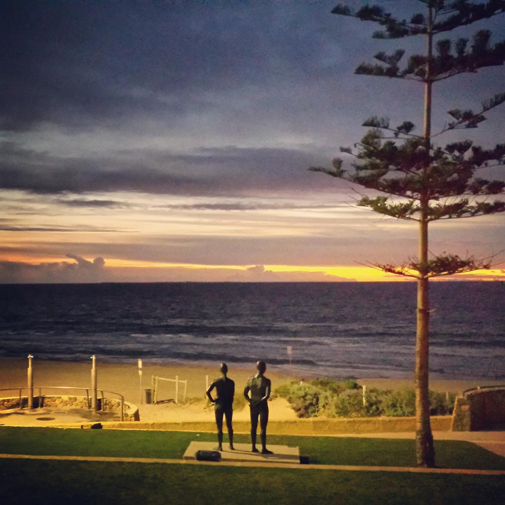 inthezeoin's tweet photo. Spot the #Swimmer in the #Ocean at #CityBeach #Perth. #Clue #Left #Cloud http://t.co/L3x0aDQcpC