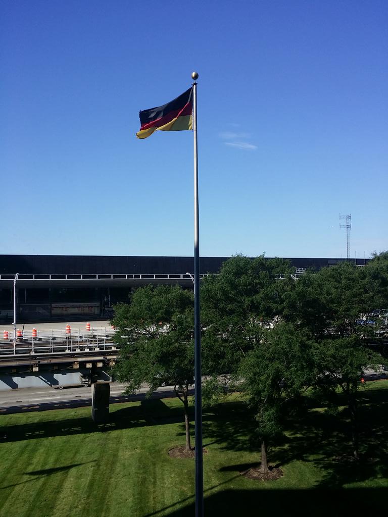 Capital_Knuth's tweet photo. Salute Chicago. #venturebits #nobrainnogain #streettube @Generalspeaks @KendallCollege @JohnMFrech http://t.co/FFPlFoJgf5