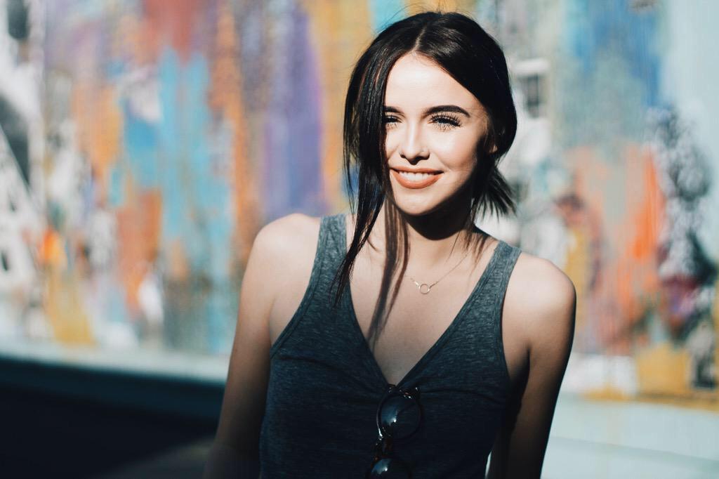 Cassie | aka Gigi ☠ (@cigarettegal) on Twitter photo 