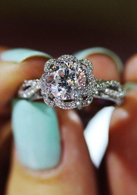 This Tiffany Engagement Ring is literally perfection💍😍