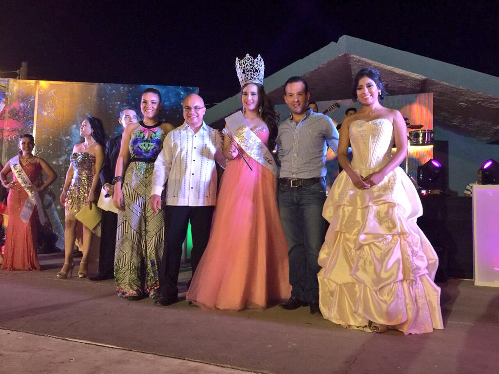 CarlosGaVe's tweet photo. #AstroFeriaRosita2015 Coronación con mi amigo @Cesar_Guty #GranVelada Felicidades Amigos! @RomeroCoello http://t.co/qVrNQCB9mq