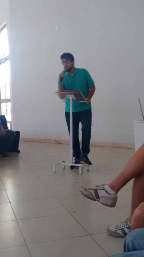 IBHJ's tweet photo. Nossa primeira palestra: "O desafio do líder cristão no ambiente acadêmico.", com o ir. João Celso. http://t.co/b7I0yI43ED