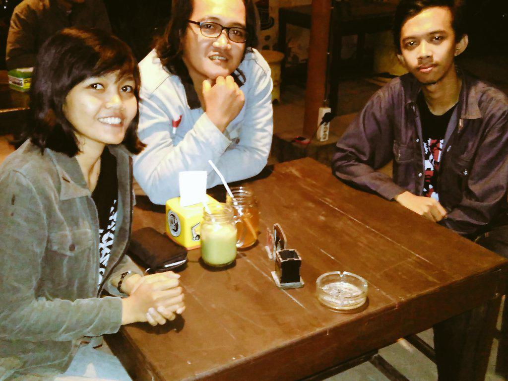 Sudah ngobrol ngalor ngidul <a href="/kofteecafeID/">Koftee Cafe</a> Pake mati lampu hehe.. Thanks ya obrolannya.