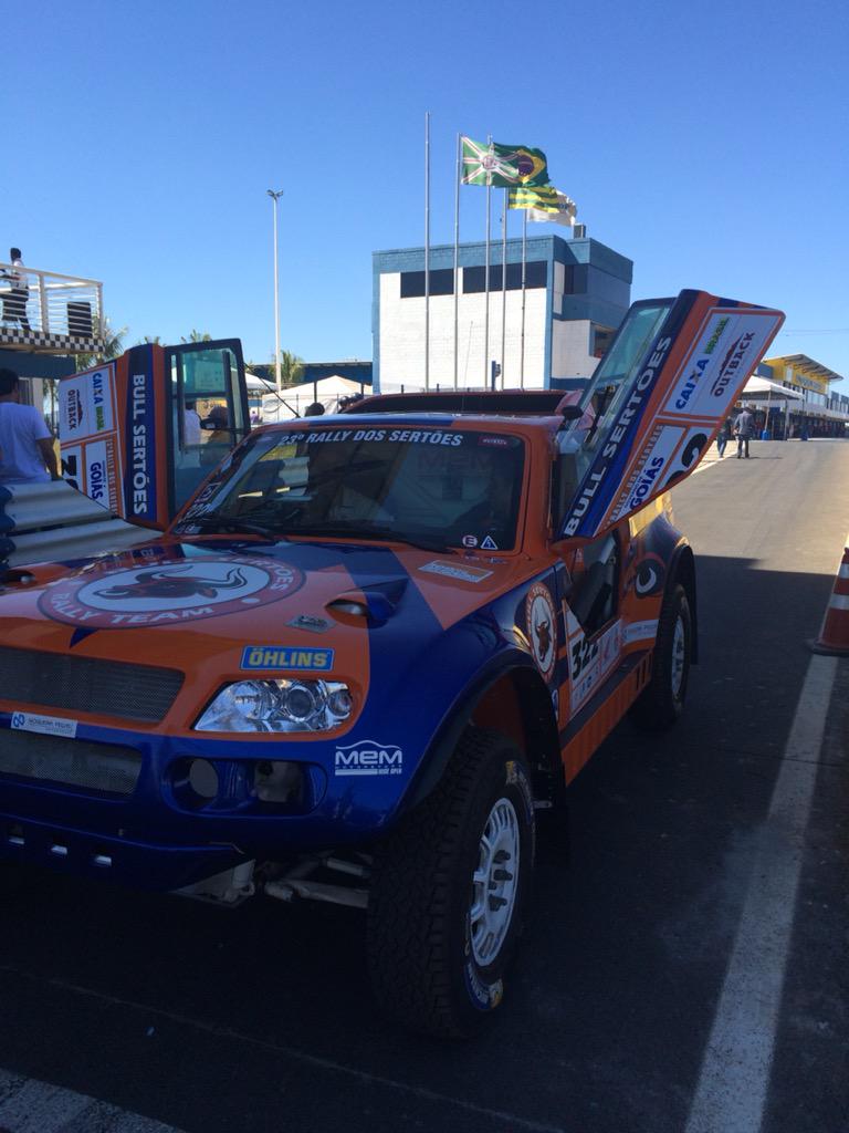 OutbackBrasil's tweet photo. Pura emoção no prólogo dos @SertoesOficial aqui no Autódromo de Goiânia 👍 #RallyOutback http://t.co/XHl2091uQw