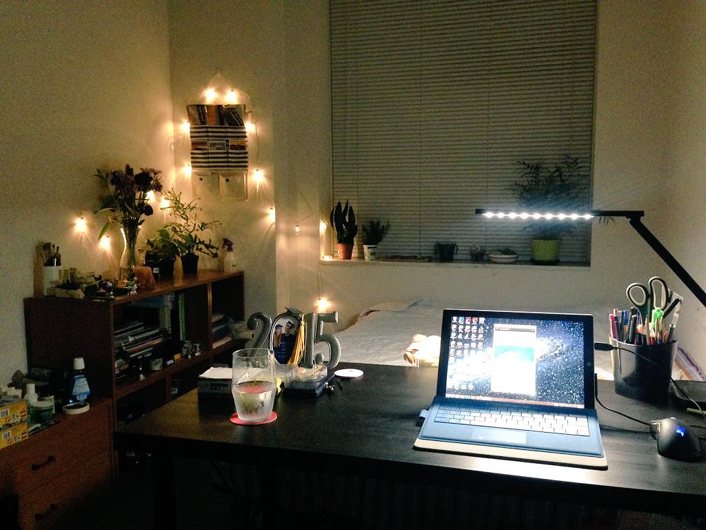 david_architect's tweet photo. Finally got my desk... no need to "lap"top any more! http://t.co/QhhSiMRdaf