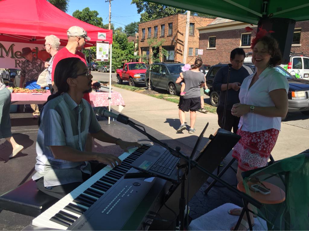 CFMarket's tweet image. Too much fun today w/ Anna &amp;amp; the Consequences keeping the beat! &amp;amp; only the best Ohio produce ripe for the picking.