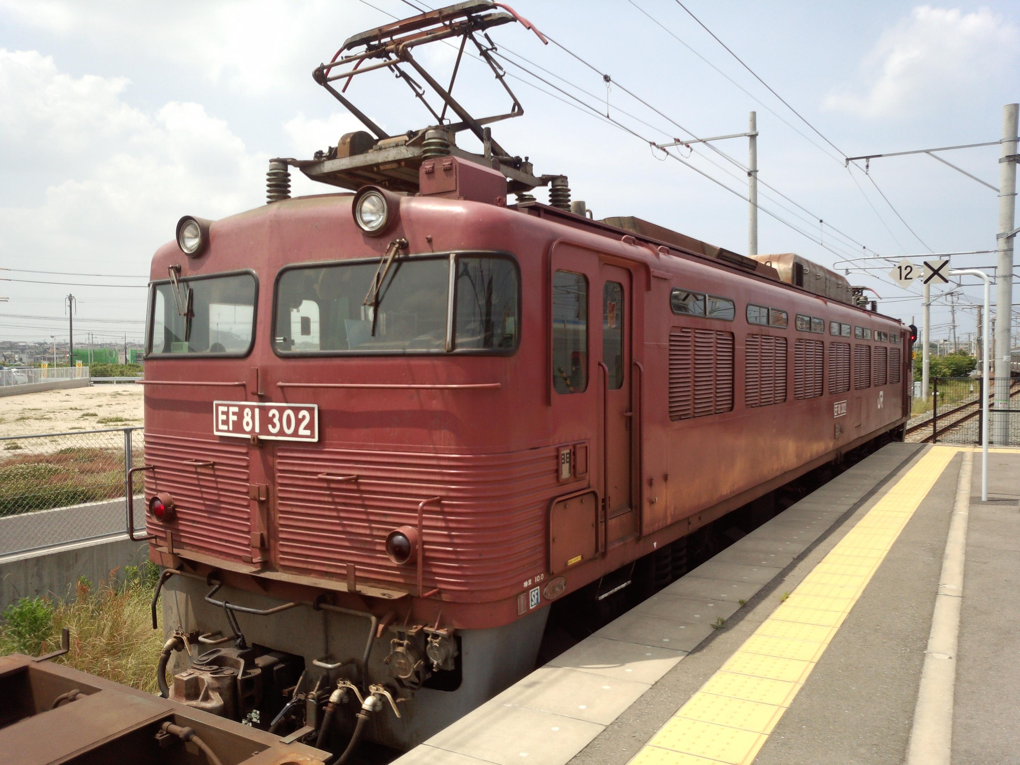 なかんづくイモビトネ ことし引退したef81 302 震災後富山に増援として貸し出され 日本海縦貫線で活躍 その後門司へ舞い戻り今春最期の走りを遂げた バランサ点検蓋には 東北から ありがとう のメッセージが貼り付けられていた Ef81の日 Http