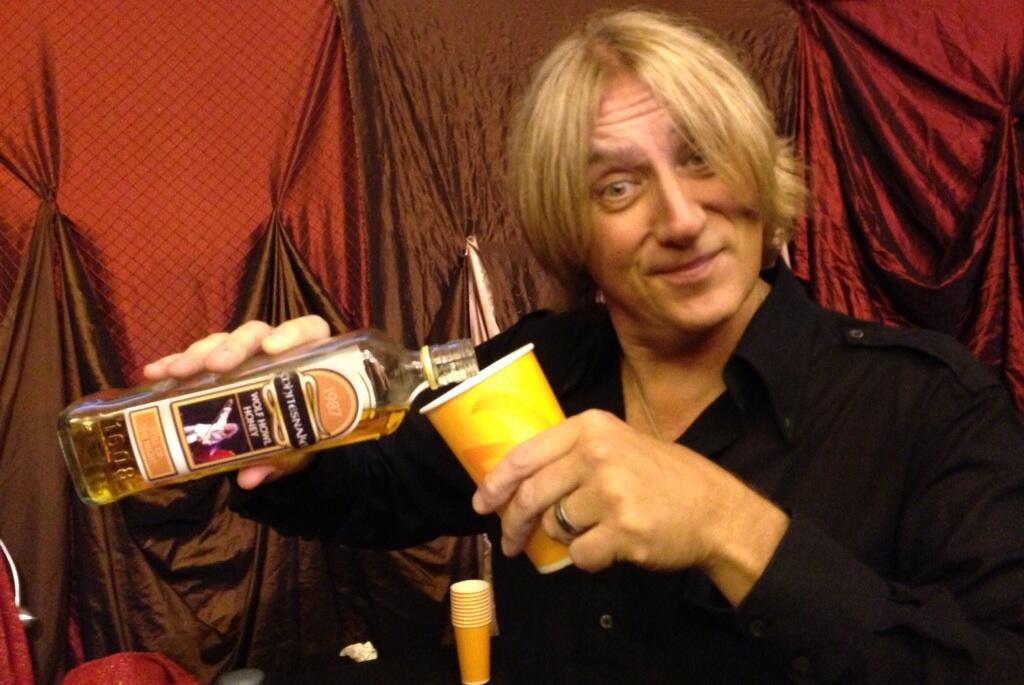 Before I forget: Happy Birthday to Joe Elliott!!! Pic by David Coverdale himself at Hellfest 2013... Cheers Joseph! 