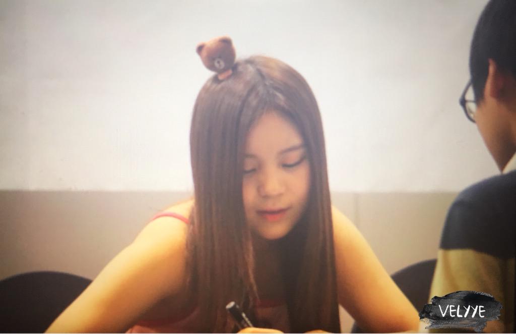 velyYe's tweet photo. 150801 부산 여자친구 (@GFRDofficial) 팬싸인회 #엄지 프리뷰
엄지야아아아아아아ㅏ아ㅏ 😍😍😍😍😍😍 http://t.co/VKf3e4uUIl