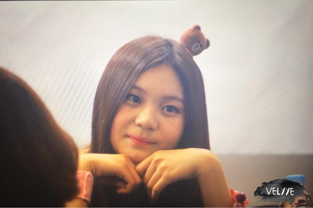 velyYe's tweet photo. 150801 부산 여자친구 (@GFRDofficial) 팬싸인회 #엄지 프리뷰
엄지야아아아아아아ㅏ아ㅏ 😍😍😍😍😍😍 http://t.co/VKf3e4uUIl