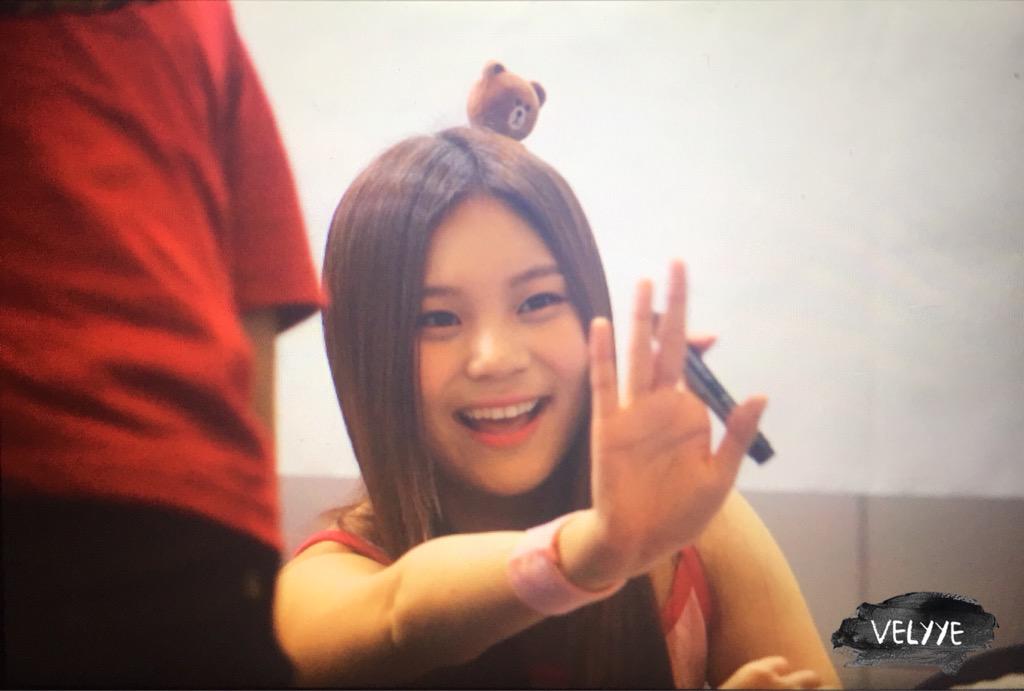 velyYe's tweet photo. 150801 부산 여자친구 (@GFRDofficial) 팬싸인회 #엄지 프리뷰
엄지야아아아아아아ㅏ아ㅏ 😍😍😍😍😍😍 http://t.co/VKf3e4uUIl