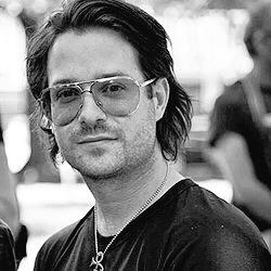 DavidDes_pics's tweet image. Pic of the day @daviddesrosiers !! We love you! 😘❤🎸 #DavidDesrosiers #SimplePlan #Music #Rock #SPalbum5 
#Boom