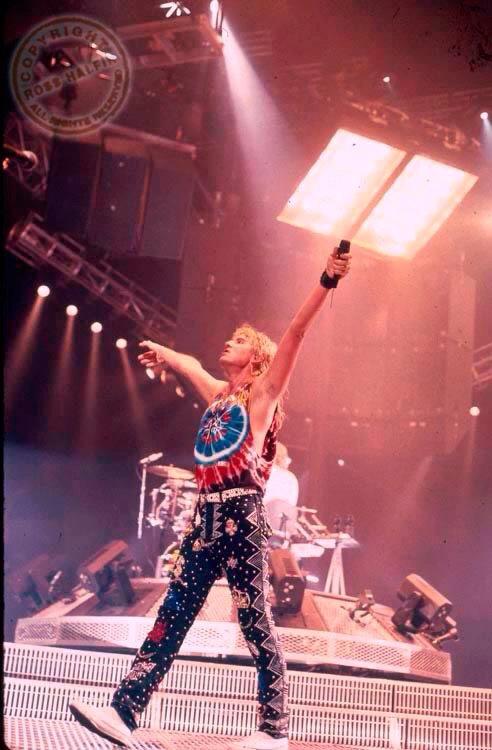 Happy birthday to Joe Elliott, the legendary frontman of !!
Happy 56! We love you 