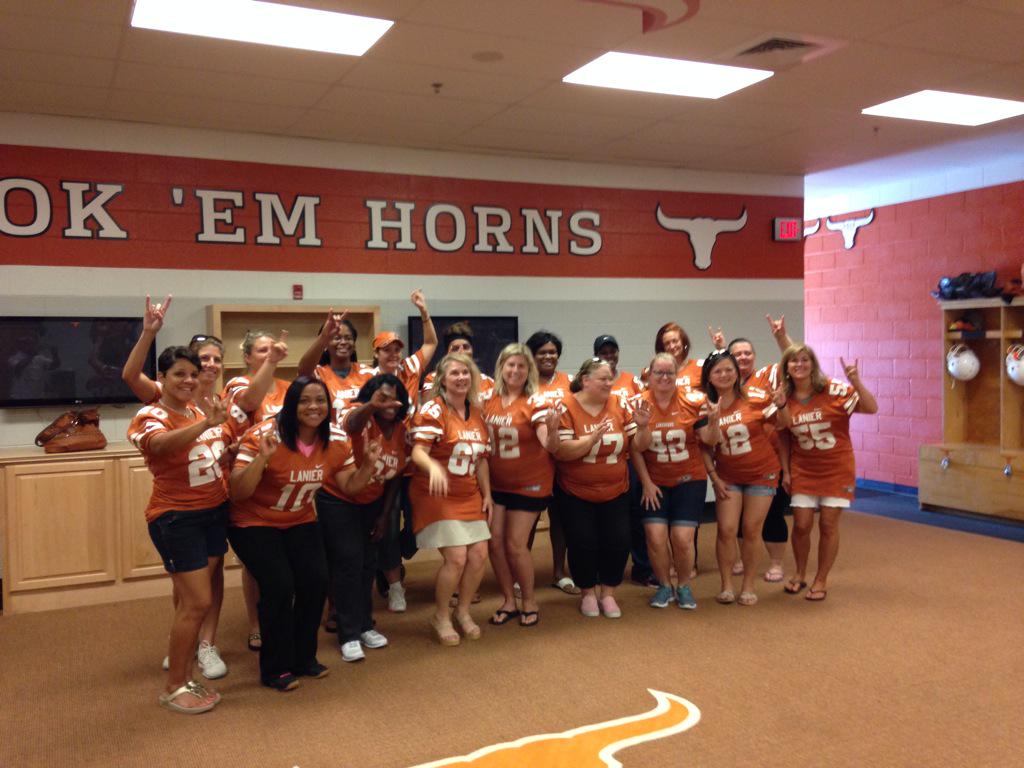 LanierFootball's tweet photo. Mom's Clinic 2015! We love our Longhorn Mom's http://t.co/PaQ1Rk1Lrp