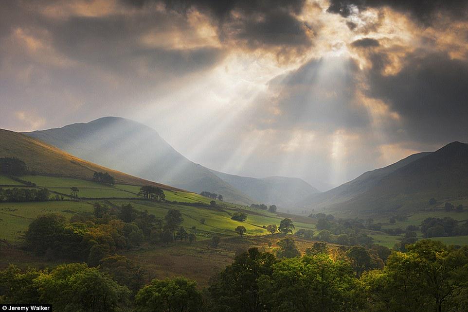 DailyMailUK's tweet photo. Lake District named UK's most spectacular landscape to capture on camera http://t.co/z1M1OSjfN6 http://t.co/ACutWspaQi