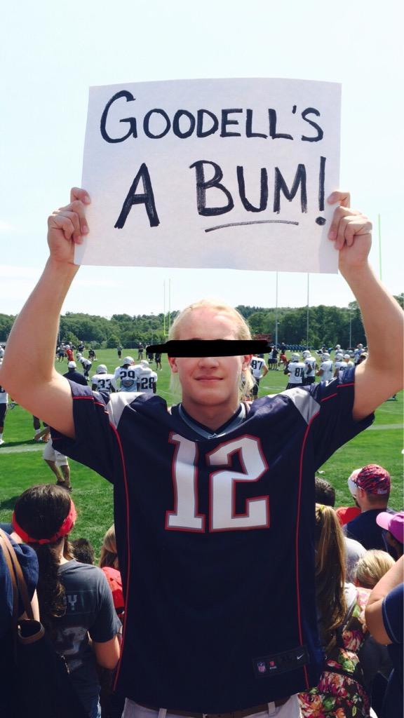 cvrIisIe's tweet photo. Defending the wall at training camp. Tommy loved the poster. @stoolpresidente @FeitsBarstool http://t.co/SVggxiEOiT