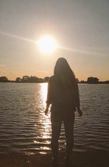 AmberZoellaFan's tweet photo. On a walk along a massive lake...so beautiful: credit to a best friend of mine for taking these pictures for me 💭 http://t.co/HWlqAPtCye