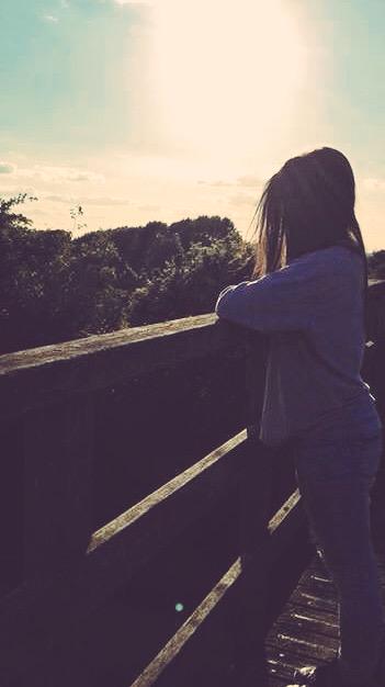 AmberZoellaFan's tweet photo. On a walk along a massive lake...so beautiful: credit to a best friend of mine for taking these pictures for me 💭 http://t.co/HWlqAPtCye
