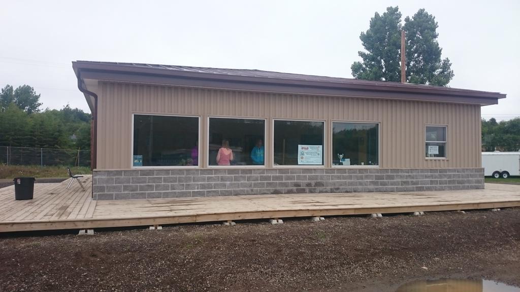 darrenhancock68's tweet photo. Great new clubhouse at the baseball field in GFW. Where is ours @charlespendercb, @CbbaCB #jubileefieldneedaclubhouse http://t.co/ugTpf533Xc