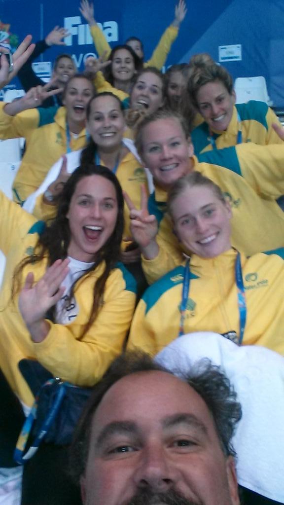 dariodigennaro's tweet photo. #Superselfie with @AussieStingers
#kazan2015 #waterpolo #finakazan2015
#dayoff #spectators #WaterpoloArena
#Australia http://t.co/V4cXn9j7ra