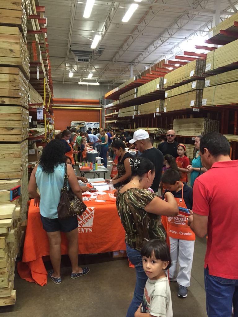 Kids Work Shop hopping at 529!  <a href="/LennyGaspari/">Lenny Gaspari</a> <a href="/SHowardO/">Shaun Howard</a> @RickyHood25 <a href="/TekishaSmith/">Tekisha Smith</a> <a href="/HomeDepotD151/">Home Depot D151</a>