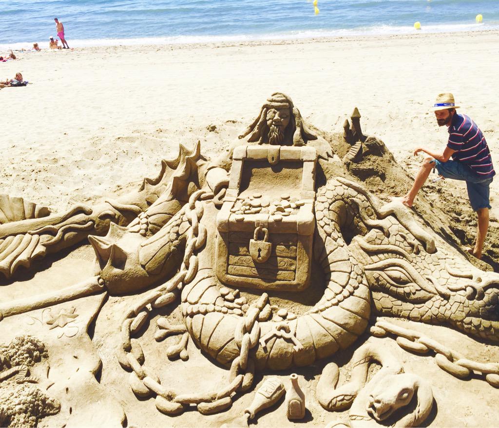 BrandingLatAm's tweet image. LIVE - #Marbella - on the way to @MarbellaFair and finding this great surprise on the beach #ArtEverywhere #BLAArts