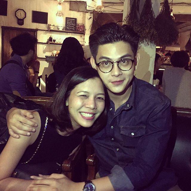 iang_sittha's tweet photo. happy birthday @natt_b 💩 #thethirdpig http://t.co/8QyrFGIT0I