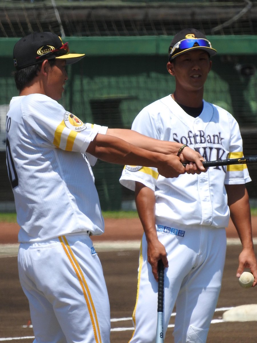 りょうせい R 柳川生まれ丸顔好き 釜元豪 宮崎駿選手 2枚 15 8 1 北九州 野球教室 Http T Co Cte1zcm3zm