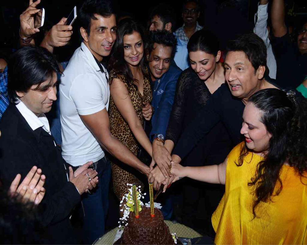 thesushmitasen's tweet photo. Celebrations galore!!!:))) thanku @shekharsuman7 @SonuSood for this memorable n hilarious journey #ComedySuperstar :) http://t.co/uUaEuKJ8iD