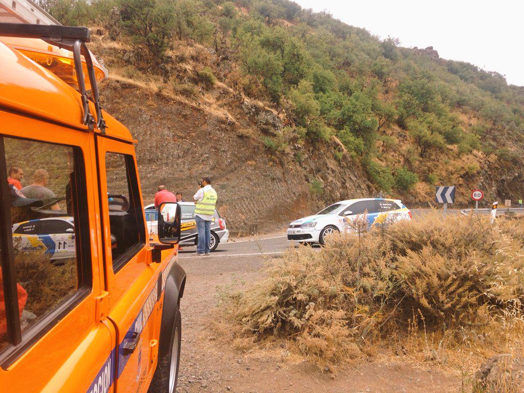 PCTelde's tweet photo. Continuamos en la tarde de hoy dando cobertura preventiva diferentes #TC #RCT2015 #Telde. http://t.co/rIR2xZakPU