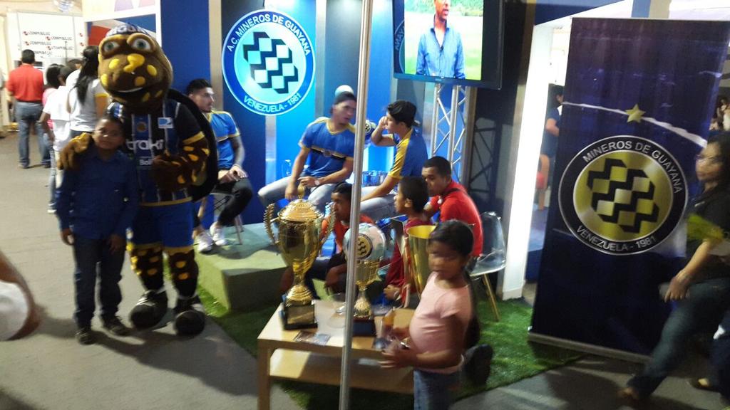 Familias bolivarenses disfrutan en familia de la @ExpoBolivar #ÚltimoDía #BolívarPotencia