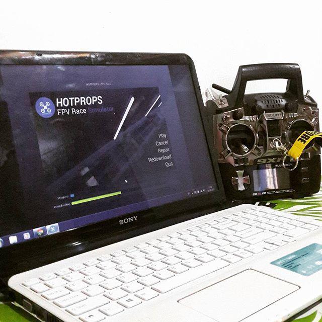 alegorosito's tweet photo. Downloading: #HOTPROPS #FPV Race Simulator 🚁👌👌 #quadcopters #fpvracing #drones #multirotor… http://t.co/cojxMVnSg7 http://t.co/qOZgaup3ao